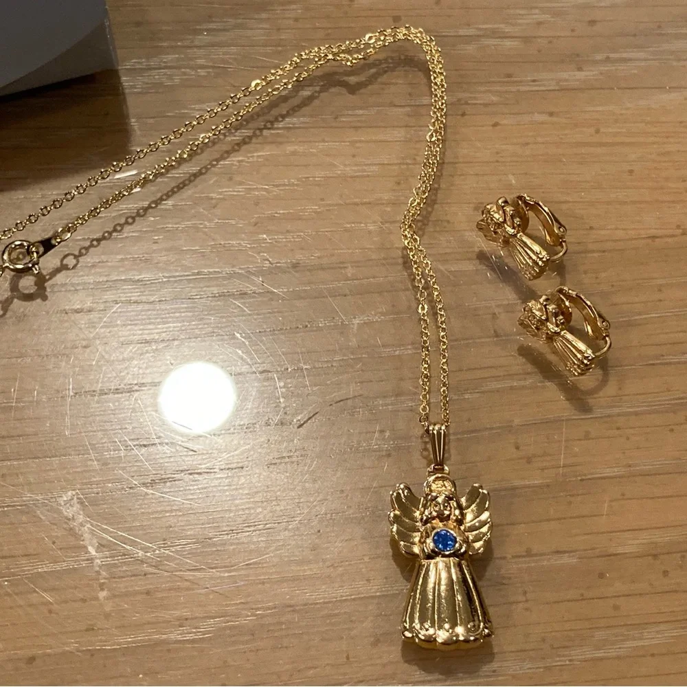 Vintage 90’s Avon Golden Heavenly Angel Pendant/Clip on Earrings. Blue Stone